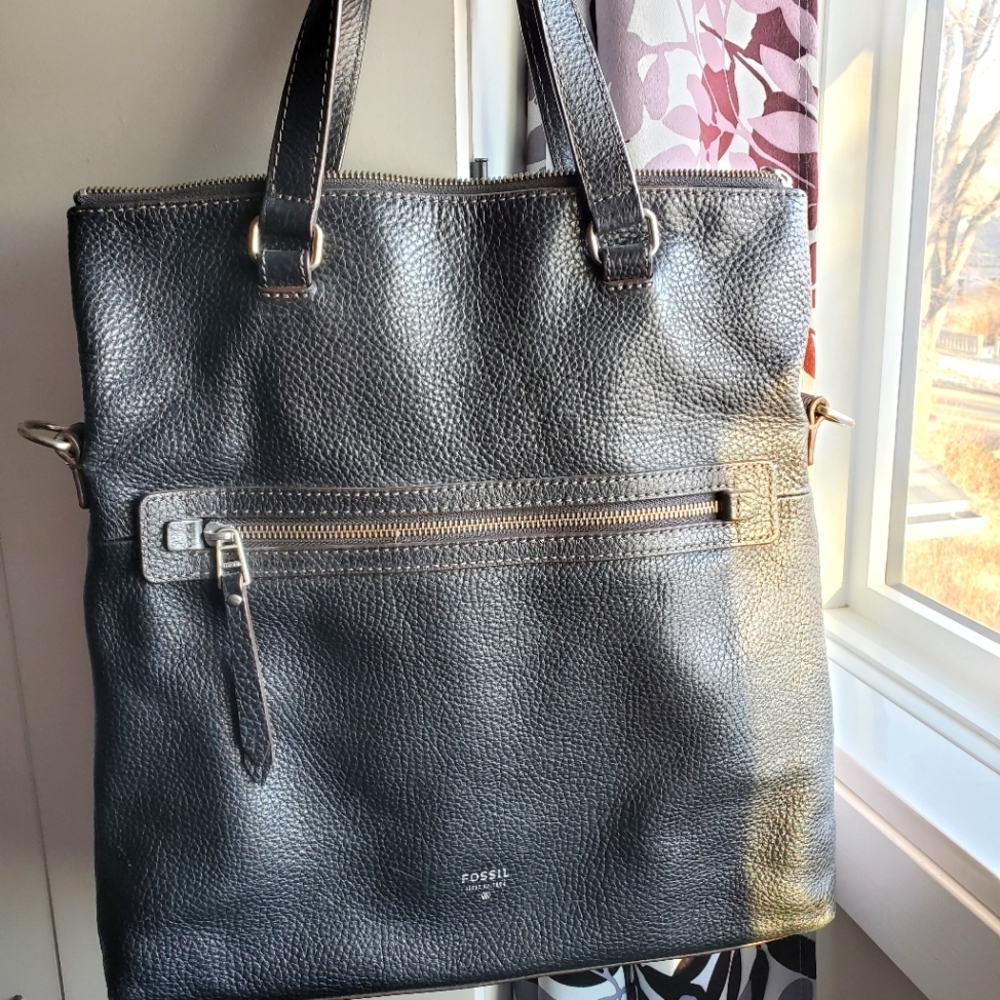 ****SOLD****Fossil handbag